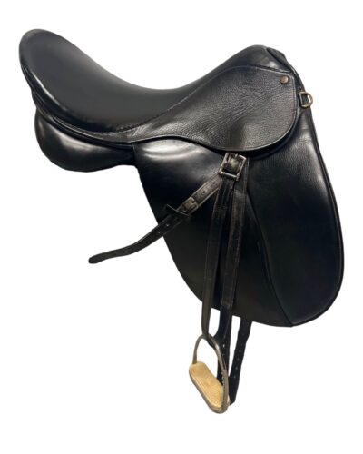 Used 18.5'' Bordeaux Close Contact English Saddle - Image 3