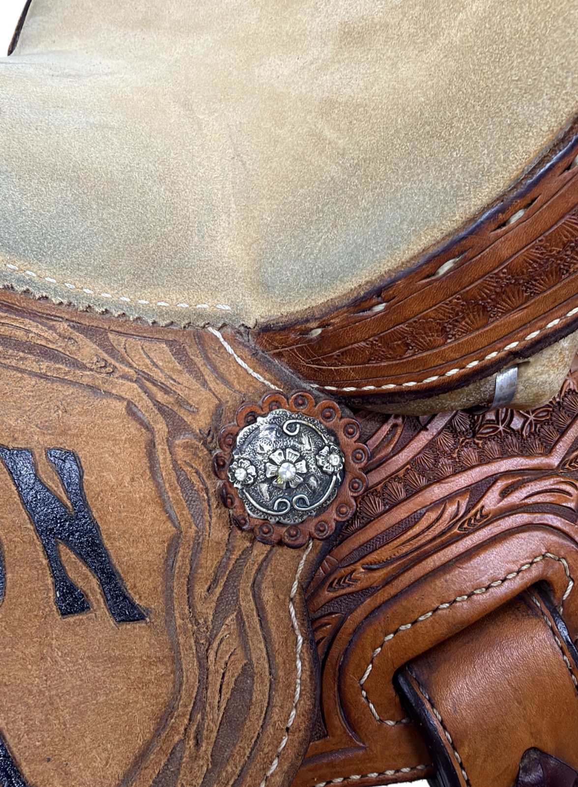 Used 13.5’’ Charmayne James Trophy Barrel Saddle - Image 10